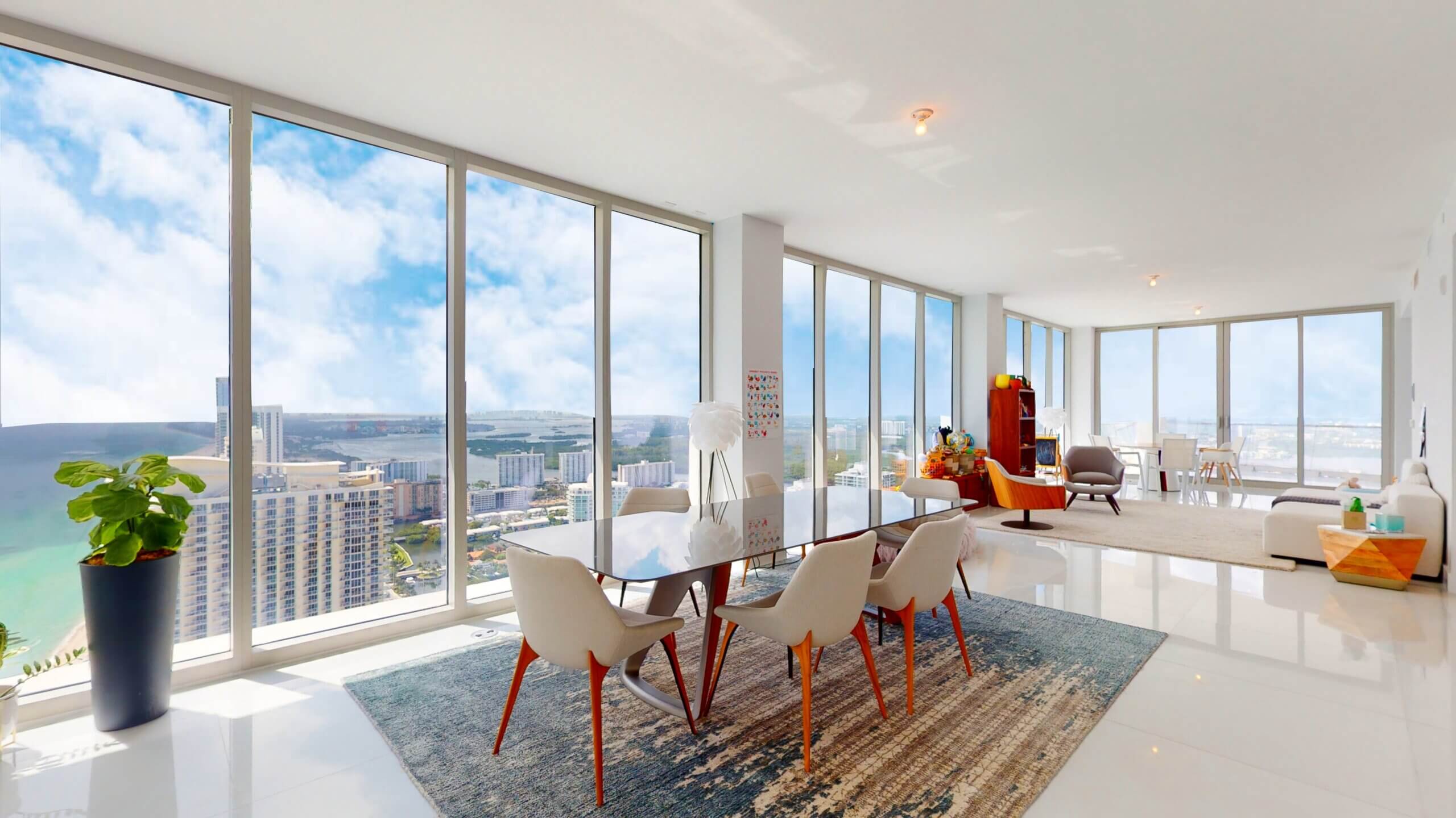 16901-Collins-Ave-10022020_121859_comedor1